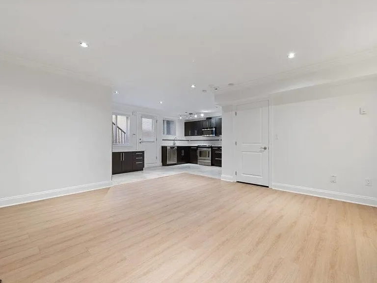 4352 Carolyn Dr #BASEMENT — Photo 2