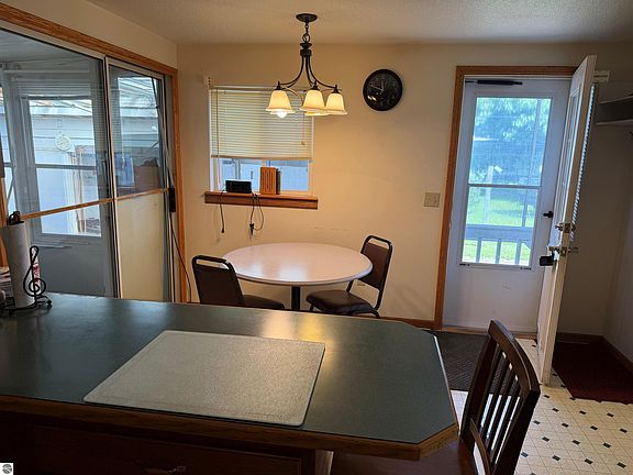 4th image of 609 7th St