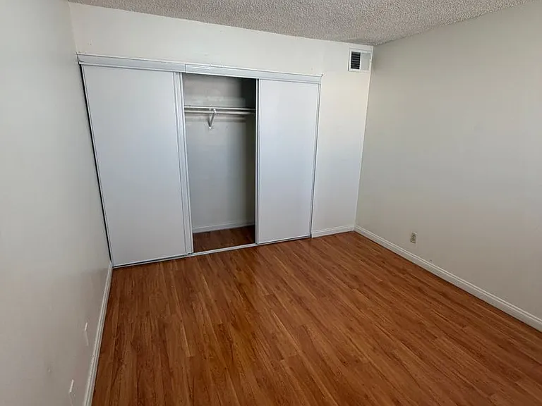 2236 E Desert Inn Rd — Photo 14