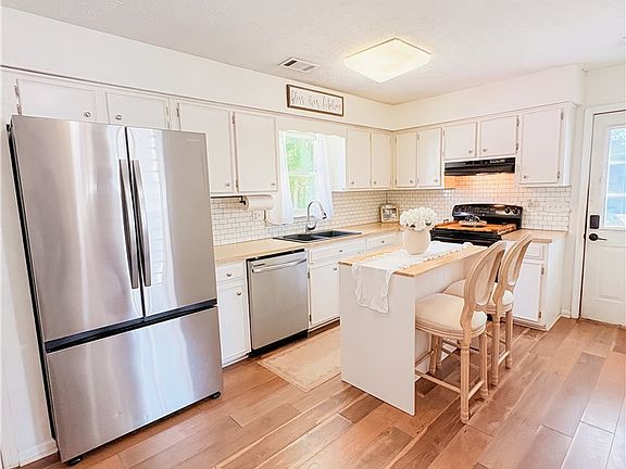 2nd image of 262 Lee Road 942