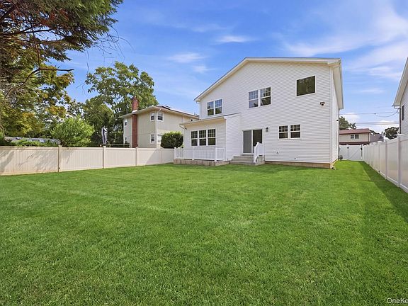 3rd image of 1586 Maeder Avenue