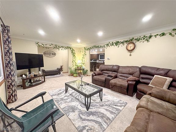 3rd image of 10977 Shaker Dr