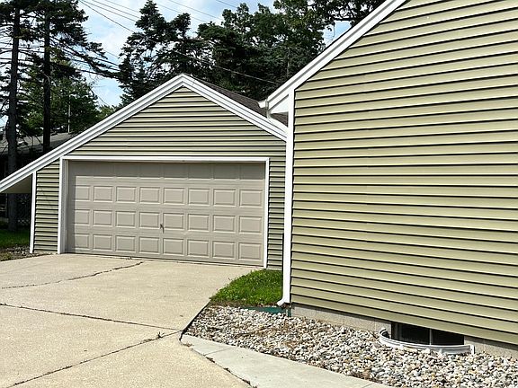 2nd image of 2332 Brandywine Ln