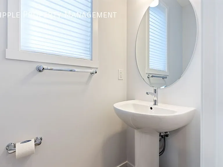 1055 Southwinds Grn SW — Photo 10