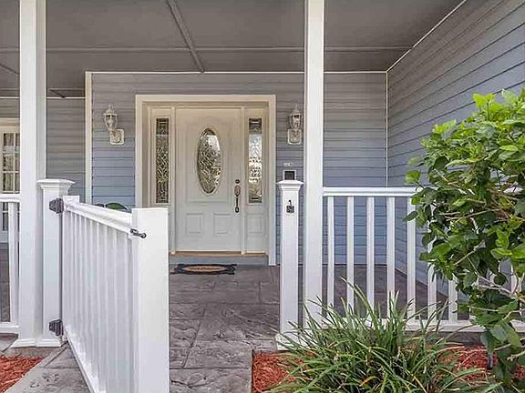 3rd image of 15807 Fenton Pl