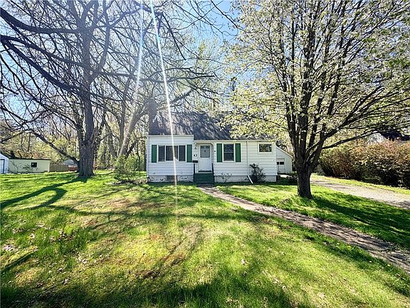 2nd image of 43 Hampton Rd