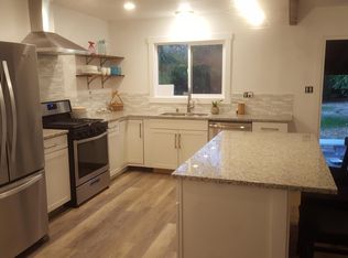 1430 Mistletoe Ln, Redding, CA 96002