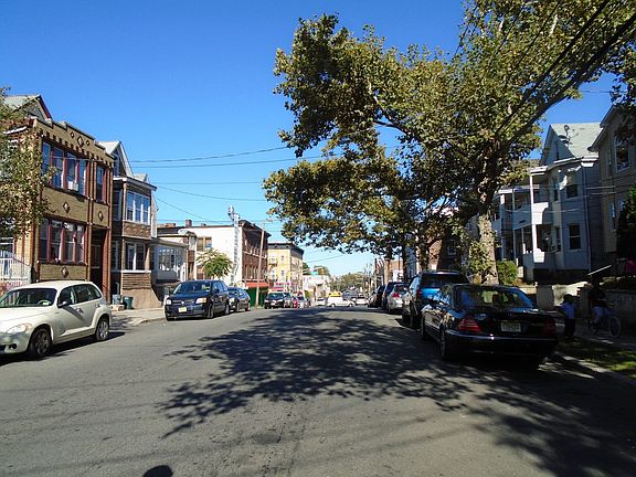 Exterior Neighborhood (street photo)