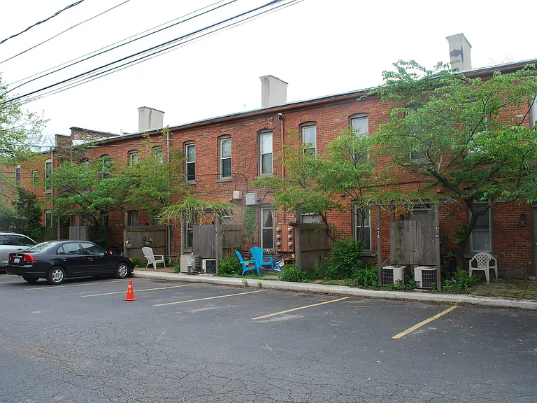 664 Kerr St — Photo 2