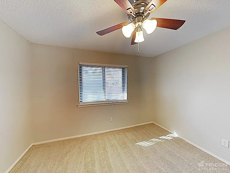 835 Live Oak Dr — Photo 12