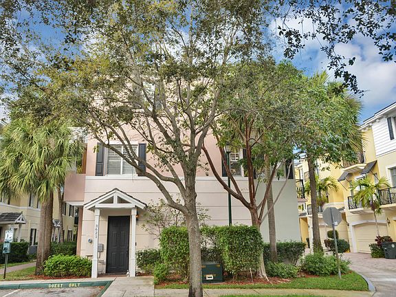 Corner Townhome - Vistazo