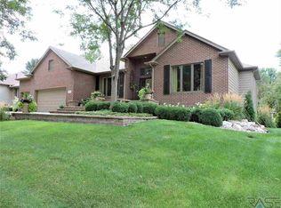 5405 S Seabrook Cir, Sioux Falls, SD 57108