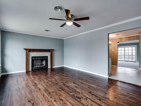 5th image of 717 E Centennial St