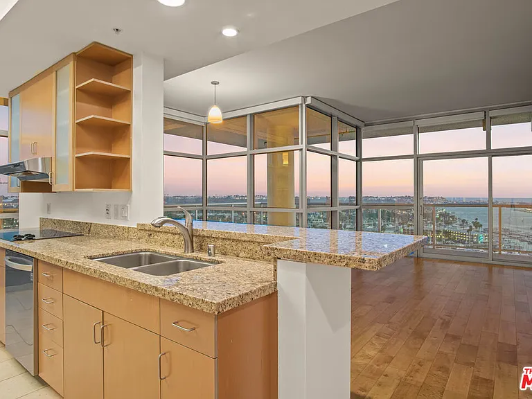 13700 Marina Pointe Dr #1801 — Photo 4