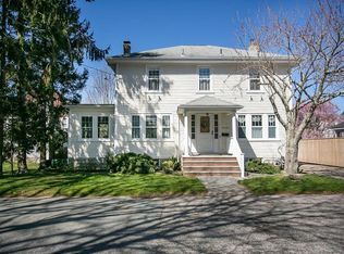 17 Annandale Ter, Newport, RI 02840