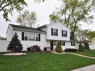 15 W Alton Pl, Old Bridge, NJ 08857
