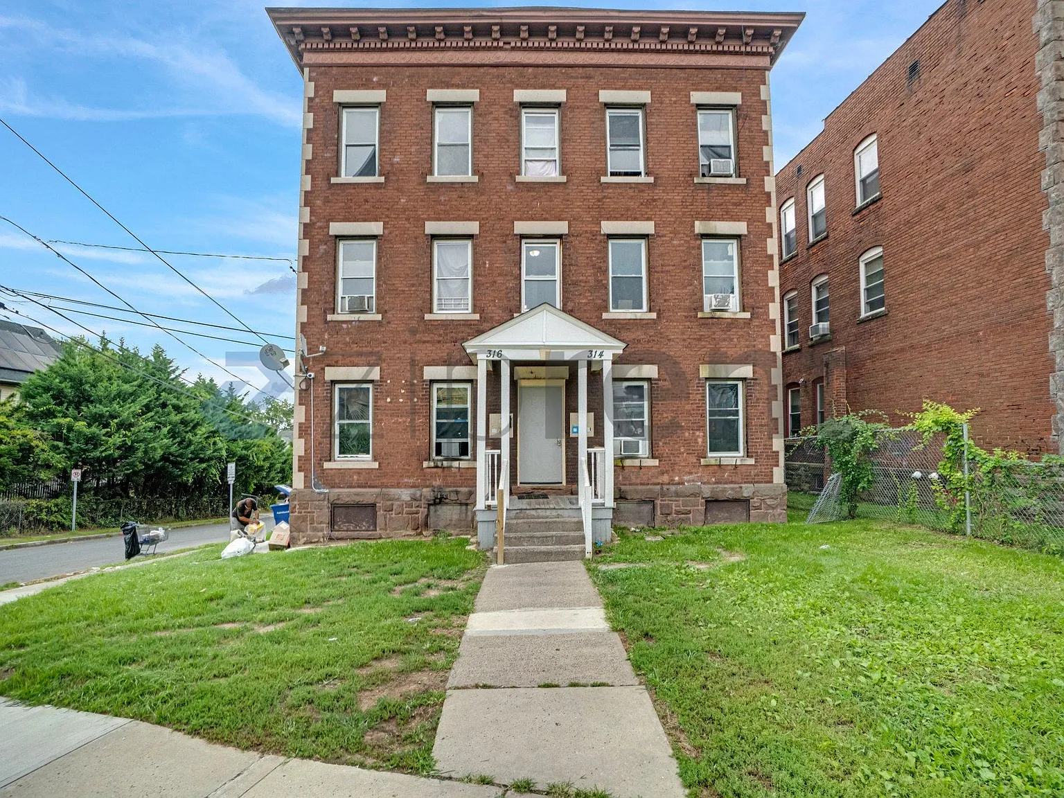 3 bed, 1100 sqft, $1,850 — Photo 2