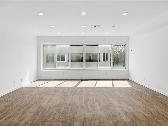 5th image of 100 Cuttermill Rd APT 4M