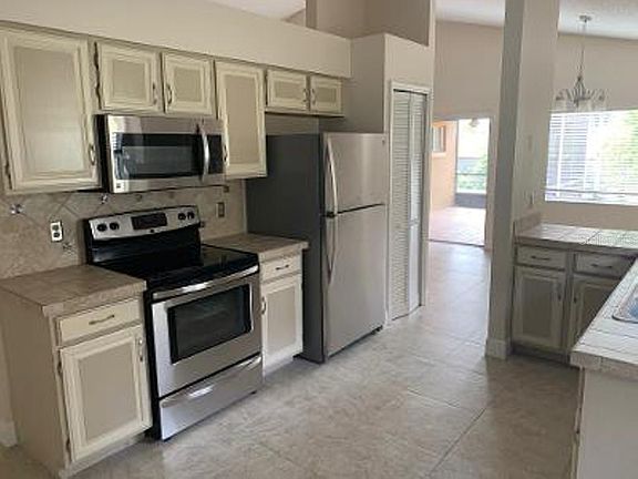 4th image of 761 Heather Glen Cir