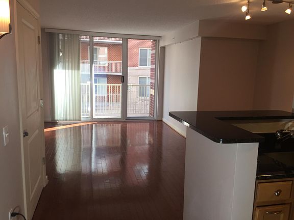 4th image of 880 N Pollard St APT 406