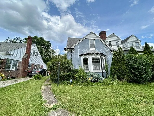 5663 N Illinois St — Photo 2