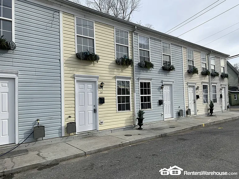 20 Johnson Pl — Photo 1