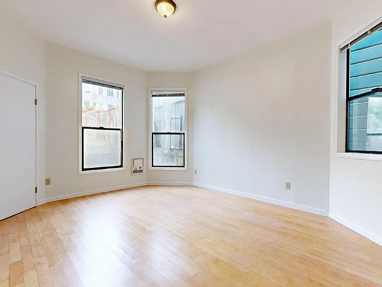 2136 Hayes St — Photo 10
