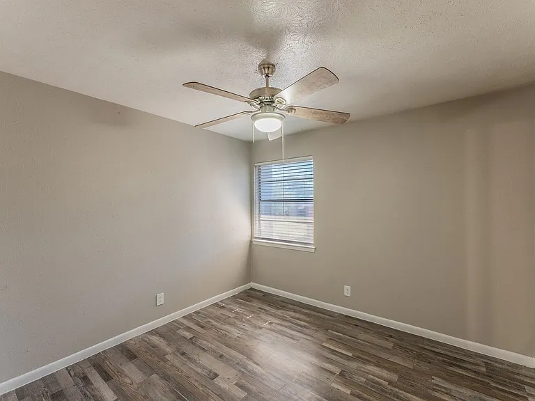South Crest Apartments: All Bills Paid -Dazzling Dallas Apartments in Quiet Area! — Photo 67