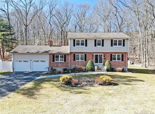 32 Hillside Ln, Monroe, CT 06468