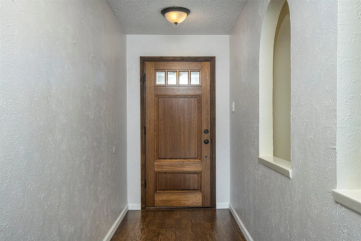 Building Photo - 2806 Saint George Dr