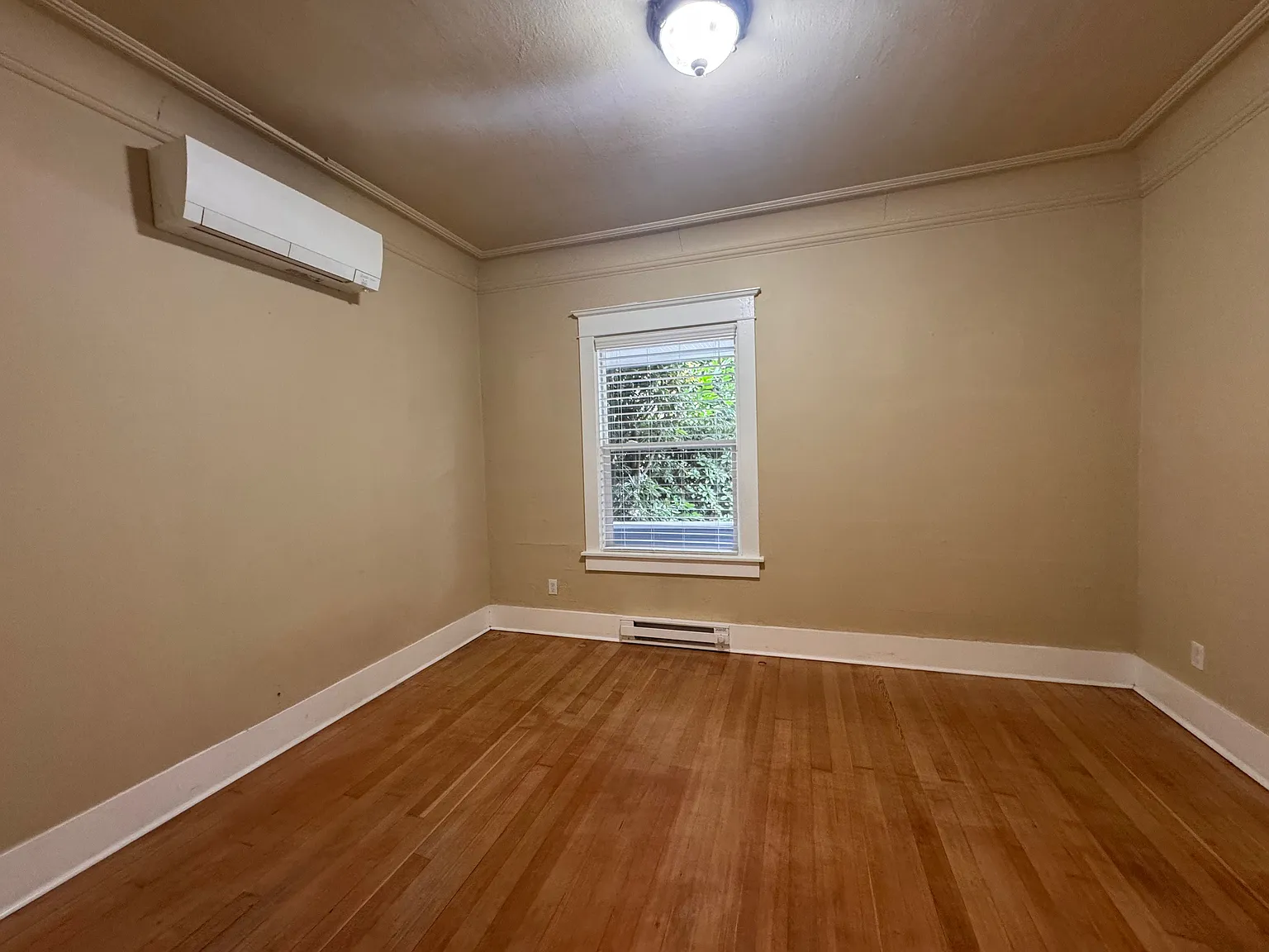3 bed, 1.5 bath, 2240 sqft, $3,495 — Photo 4