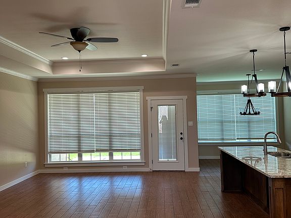 2nd image of 4045 Caroline Ln