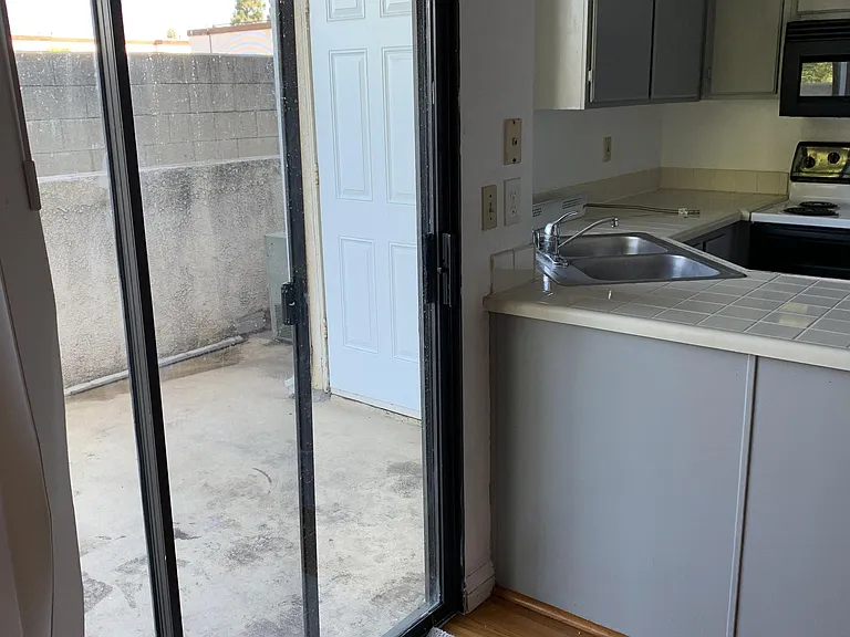 707 S Webster Ave — Photo 49