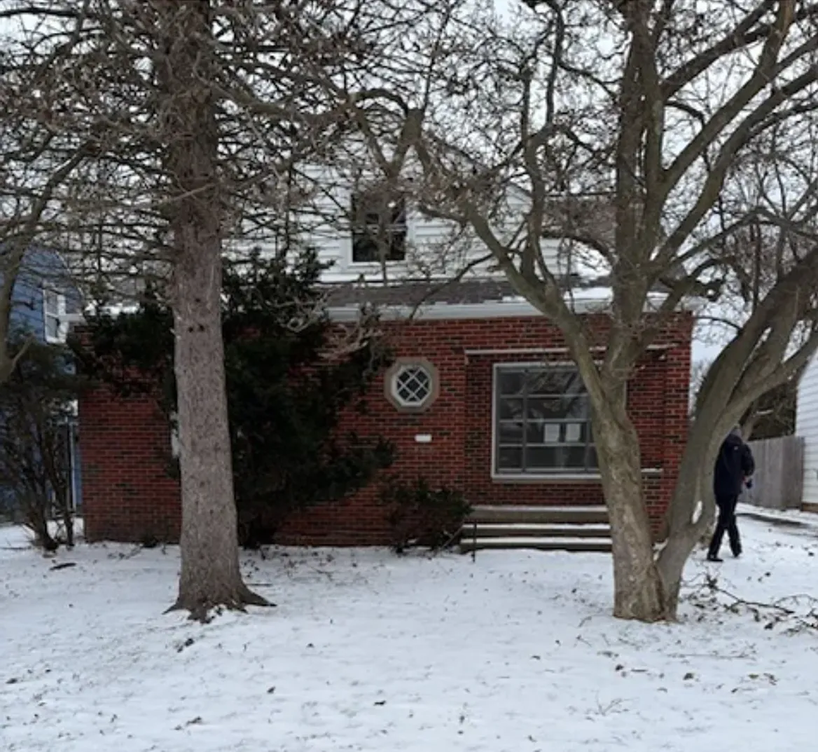 Single Family Home 6 beds 2.5 bath For Rent — Photo 1