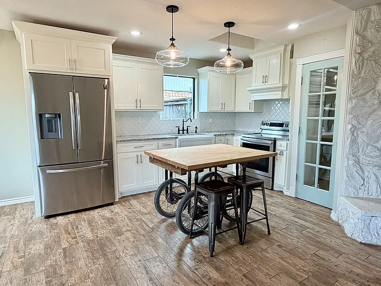 8814 Holiday Dr — Photo 4