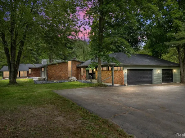 1765 E Predmore Rd, Oakland, MI 48363