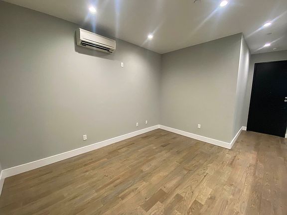 5th image of 254 Melrose St APT 1R
