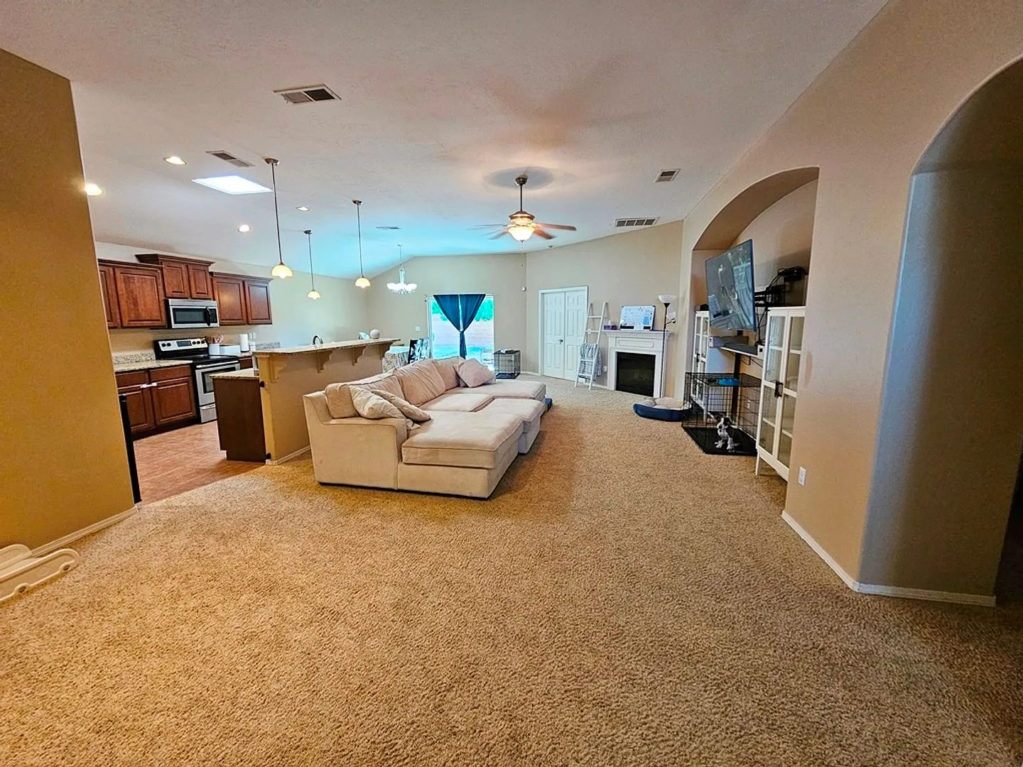 Spacious Golf Course Area Home with 4 Bedrooms & 2 Baths — Photo 2