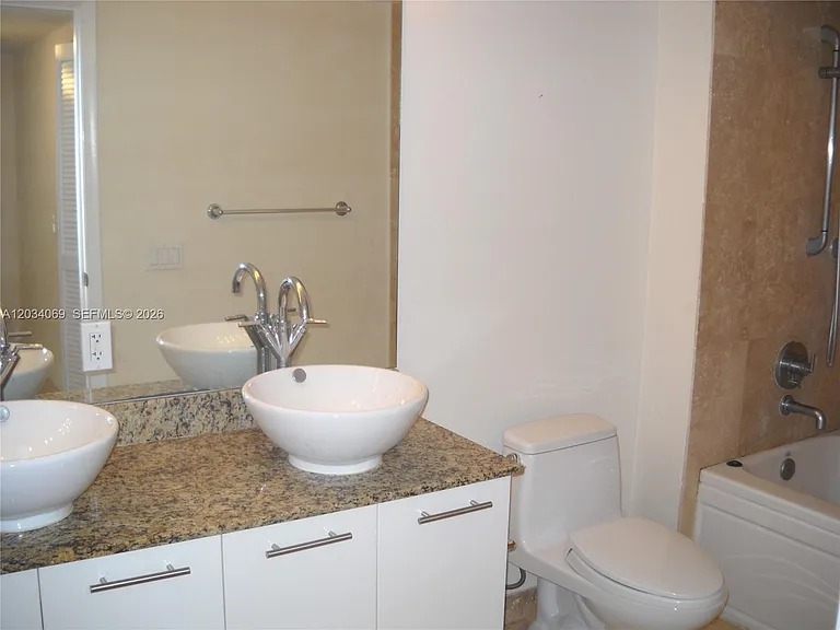 41 SE 5th St #911 — Photo 36