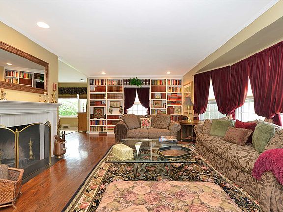 5th image of 154 Combs Ave