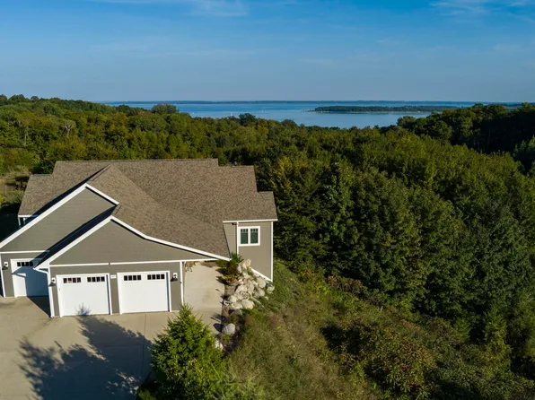 1872 N Blue Water Ct, Suttons Bay, MI 49682