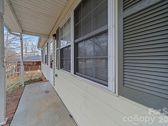 3rd image of 304 Belton Ave