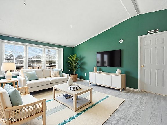 4th image of 324 Hill Lane Road