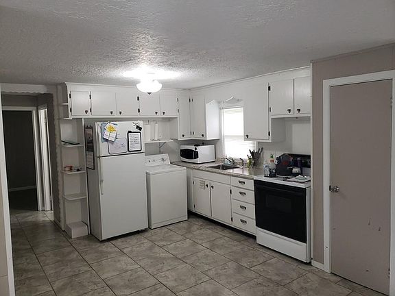 2nd image of 149 Croyden Ter