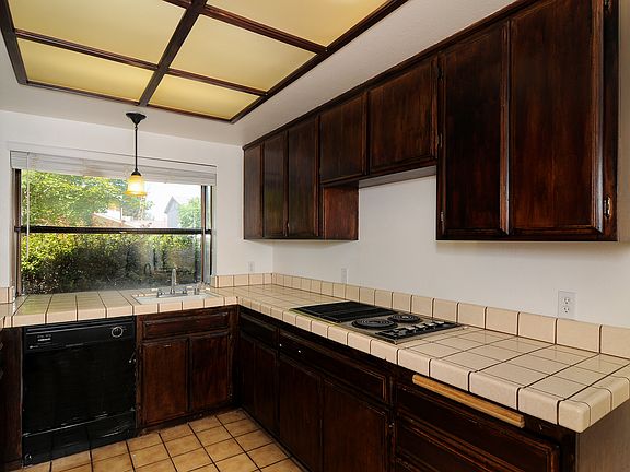 4th image of 286 Brewster Ave