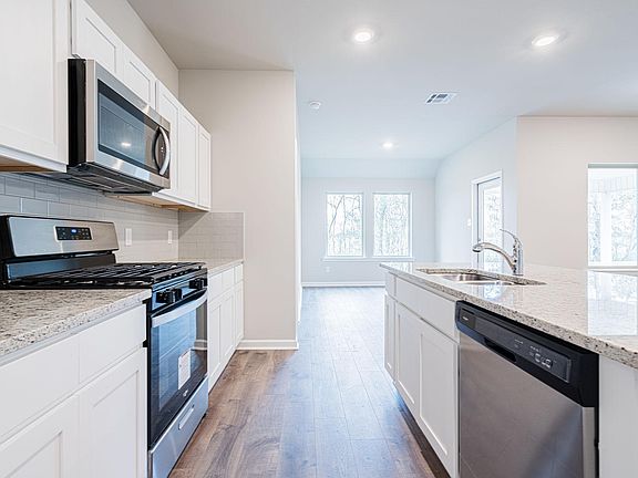 4th image of 107 Still Lake Dr