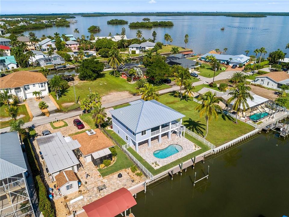 1st image of 256 Ibis St