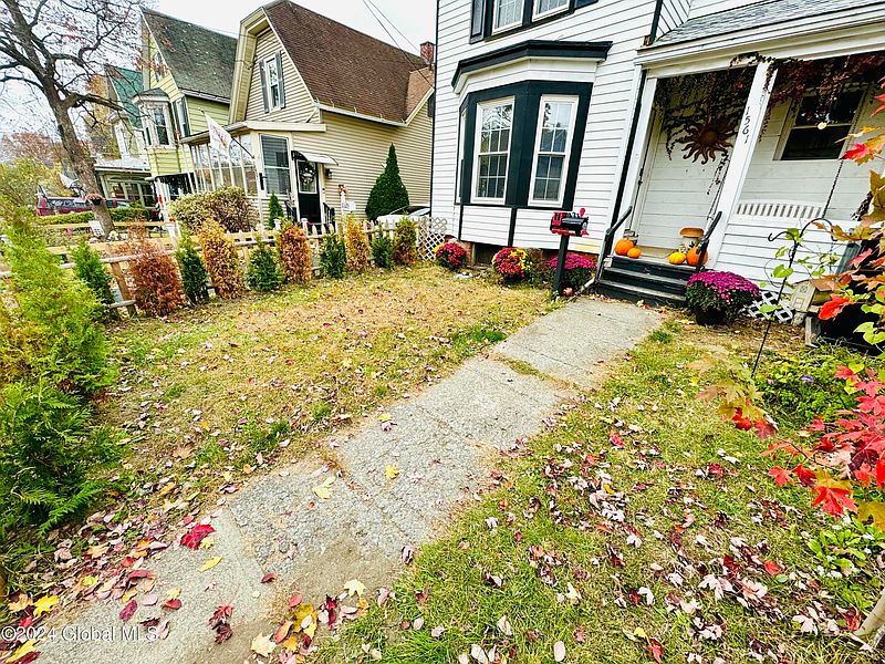 3rd image of 1561 5th Street