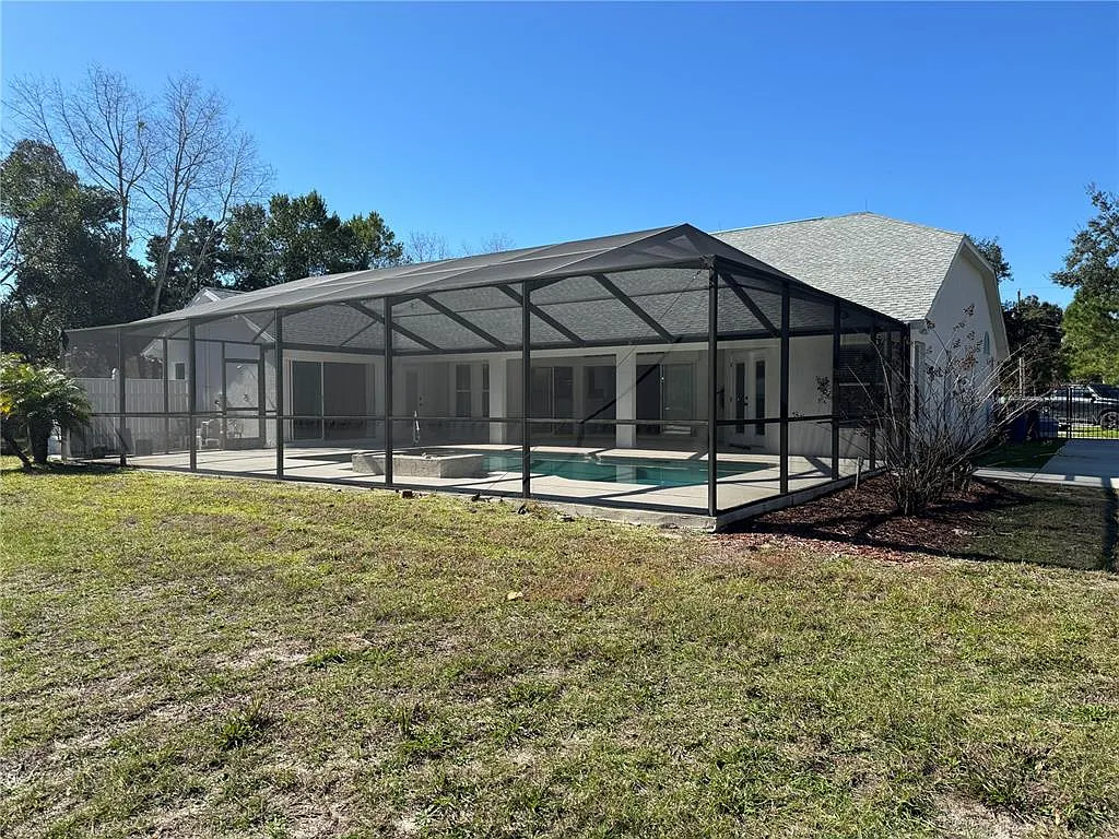 3 bed, 2.0 bath, 2490 sqft, $2,990 — Photo 3
