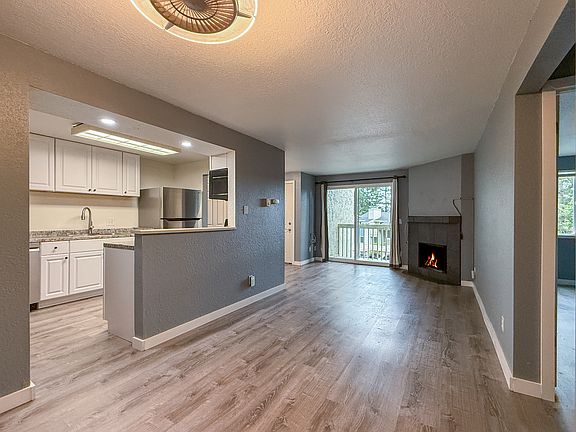 2nd image of 9494 Redmond Woodinville Rd NE #Neb205